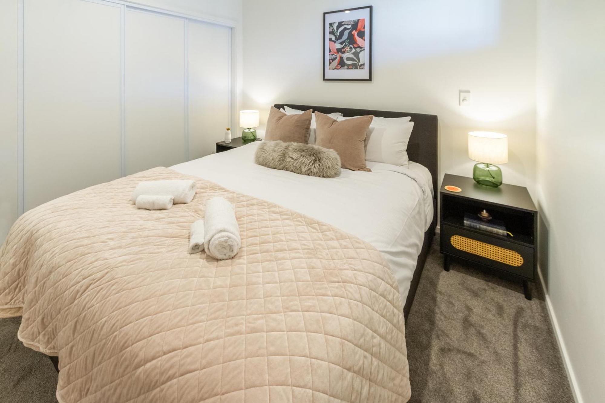 Cozy 1-Bed Apartment With Park Views, Sleeps 4 Christchurch Exterior photo